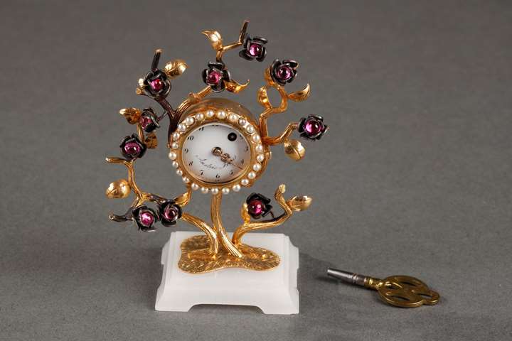 Gold, agate, ruby and pearl desk clock